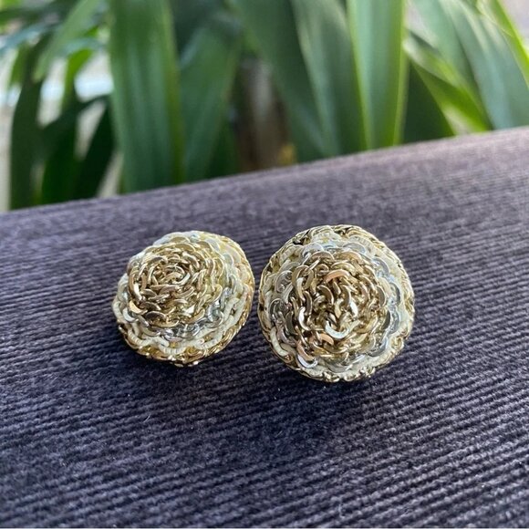 Vintage Three Tone Metal Chain Dome Earrings - Clip On - Picture 13 of 13